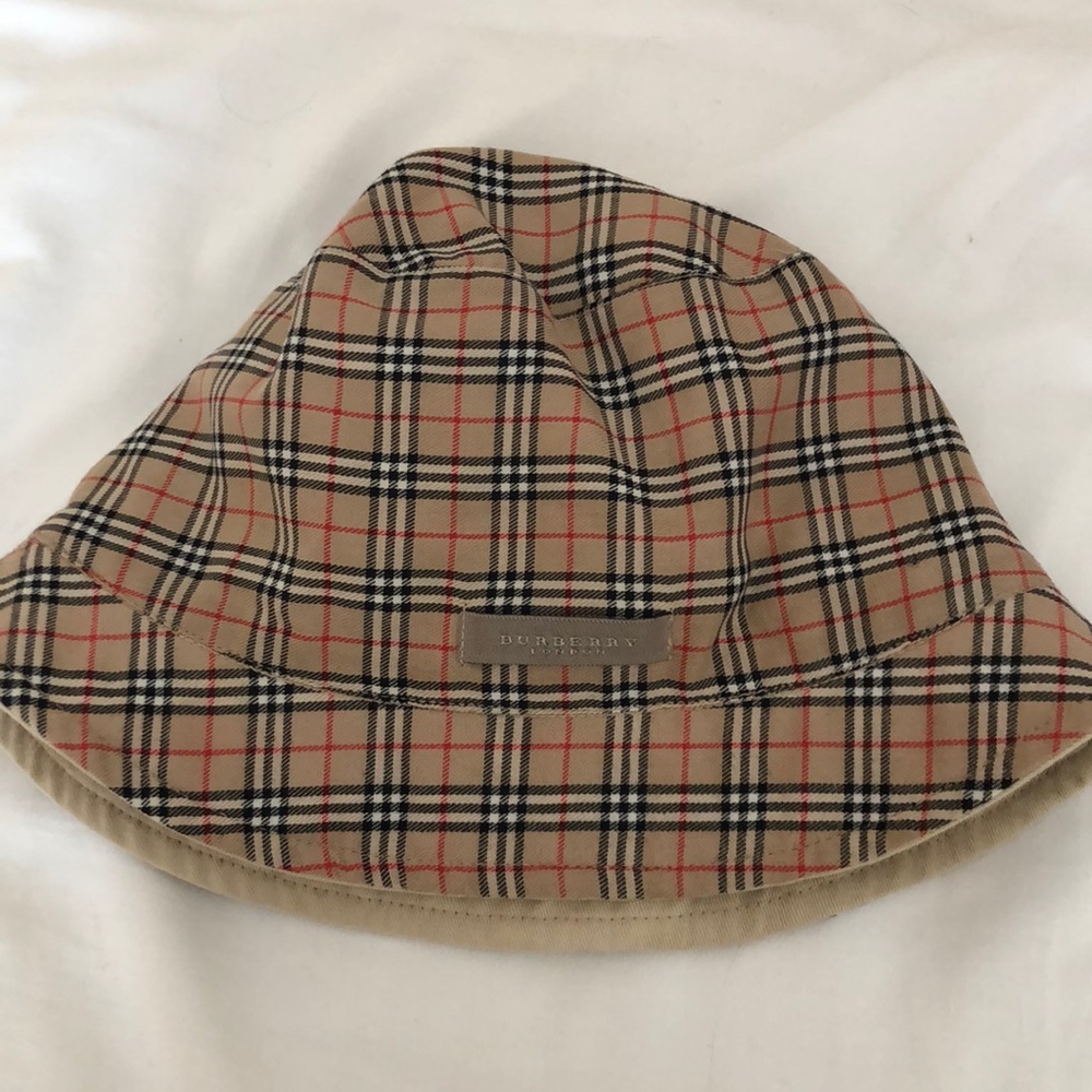 Burberry bucket hat
